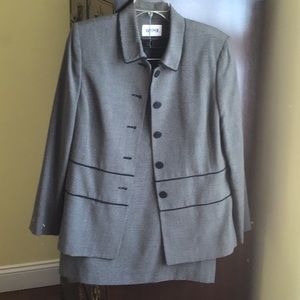 Skirt suit in tiny box print with black piping.